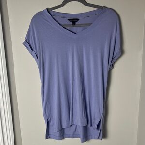 Banana Republic Light Purple V-Neck Short Sleeve Tee